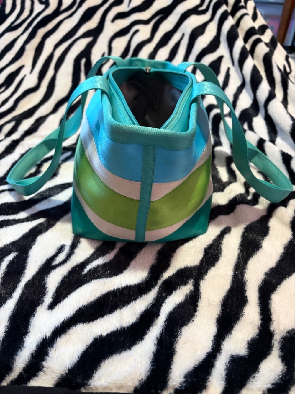 Harveys Seatbelt Bag Aqua, Lime & White Striped Tote - Picture 4 of 5